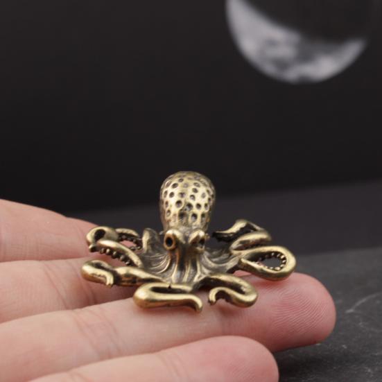 Brass Octopus Figurine Metal Carving Octopus Statue Sea Animal Sculpture Feng Shui Decoration Home Office Desktop Ornament