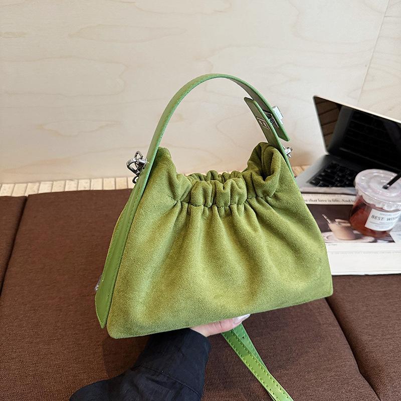 Large Capacity Bag Women's Autumn New Niche Design Messenger Bag Portable Pleated Cloud Shoulder Bag