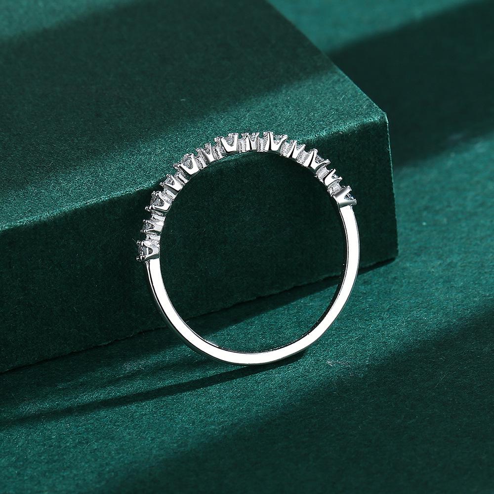 Stylový geometrický prsten z ryzího stříbra S925 pro ženy, mikro-pavé, ideální na ukazováček, svěží a všestranný design.