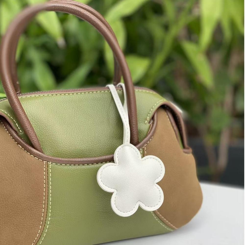 Trendy PU Leather Flower Keychain Solid Color Cartoon Car Keyring Personalized Backpack Hanging Decoration For Women Bag Pendant