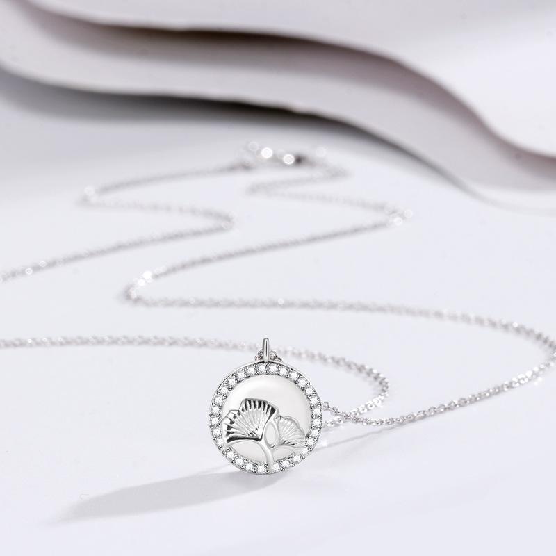 Sansheng is lucky to have apricot leaf necklace for women, niche, exquisite ins style design sense, fritillary collarbone chain for women