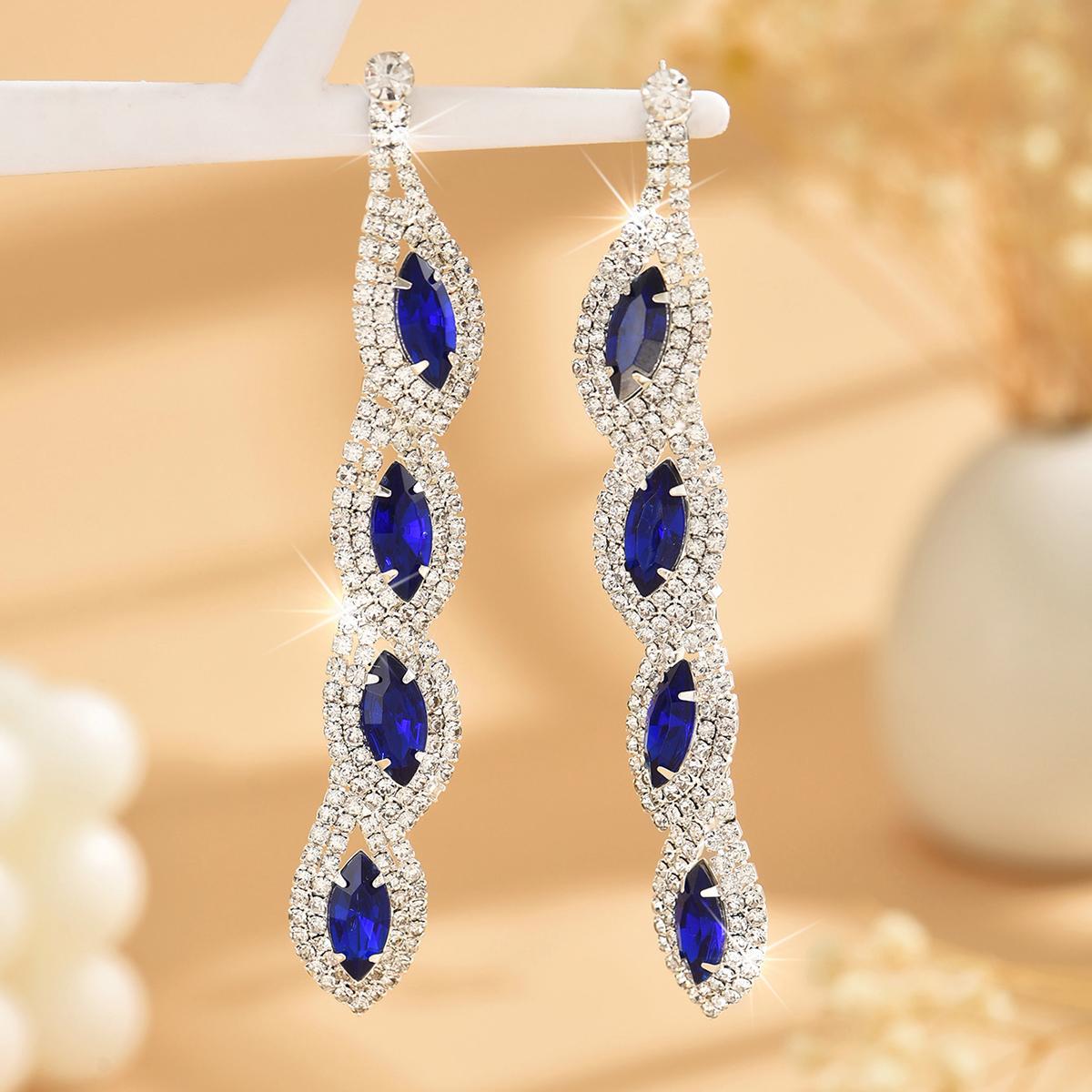

2 pieces of women s trendy and charming Zircon flower earrings, outdoor travel, carnival, party, holiday dressing gifts