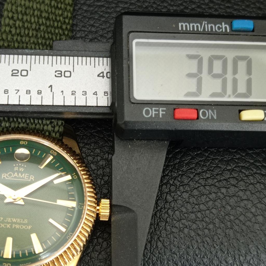 HAND-WINDING VINTAGE SWISS MENS REFURBISHED GREEN COLOR DIAL WATCH A707400-1