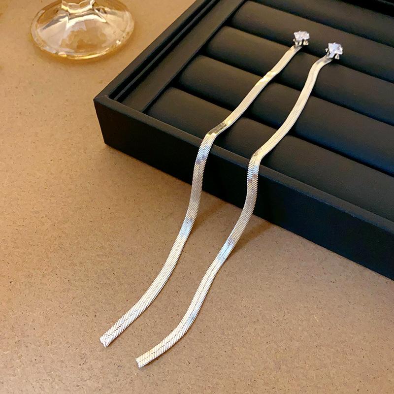 

Real gold electroplated silver needle geometric zircon fringed earrings fashionable and advanced long earrings light luxury exaggerated earrings women