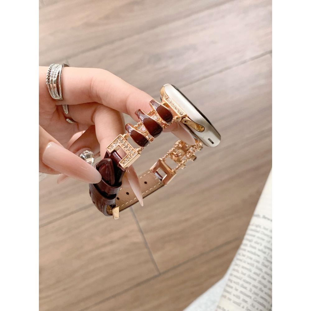 Women Metal Leather Watch Band for Apple Watch Series Ultra 11/10/9/8/7 SE Splice Leather Strap for 38 40/41/42/44/45/46/49mm Replacement Bracelet