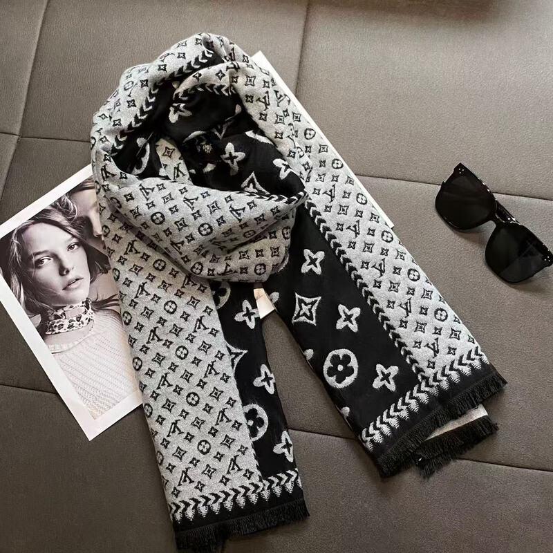 Junbie Classic Double-Sided Heated Scarf
