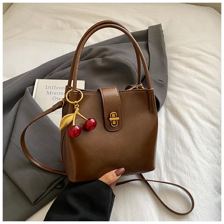 Simple Retro Small Bag Women's 2025 Autumn New Trendy Out Hand Bag Popular Shoulder Messenger Bag Bucket Bag