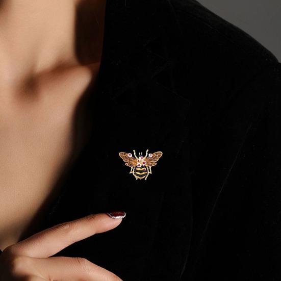 Bee Flower Brooch Pin Hand-Painted Enamel Honeybee Lapel Pin Three-Dimensional Insect Jewelry Sweaters Dresses Accessories