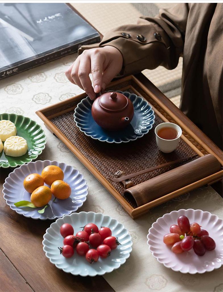 Exquisite Chinese Round Dessert Plate - Perfect for Snacks, Tea, Fruit, or Cakes