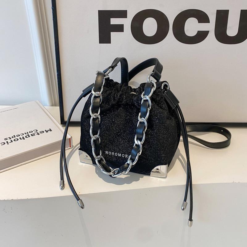 

Trendy Black Canvas Tote Bag With Chain Elements For Women 2023