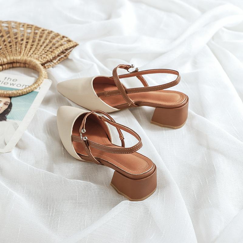 

Цветовая гамма заостренные летние новые сандалии женские сумка голова мода офис мягкая кожа низкий толстый каблук пустые сандалии с пряжкой 33