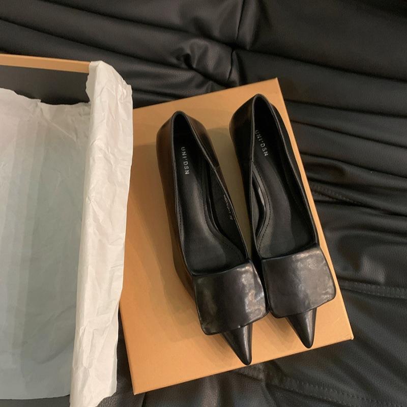 

Французские туфли-лодочки на низком каблуке, с открытым вырезом, женские туфли 2025 весна-лето, новые, остроносые, темпераментные, серебристые, вечерние, для работы 40 чёрный