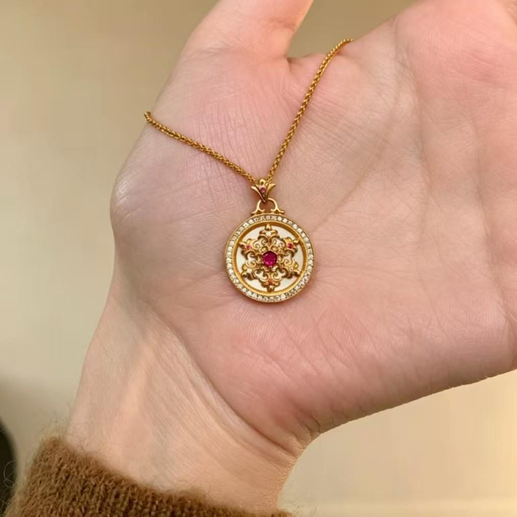 Vintage Iris Snowflake Compass Pendant Gold Necklace for Women - Elegant, Niche Luxury Design