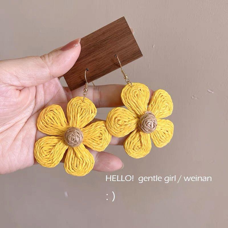 Dopamine flower ear hook women's new holiday style accessories ear clips without ear piercings, high-end seaside cute ear accessories