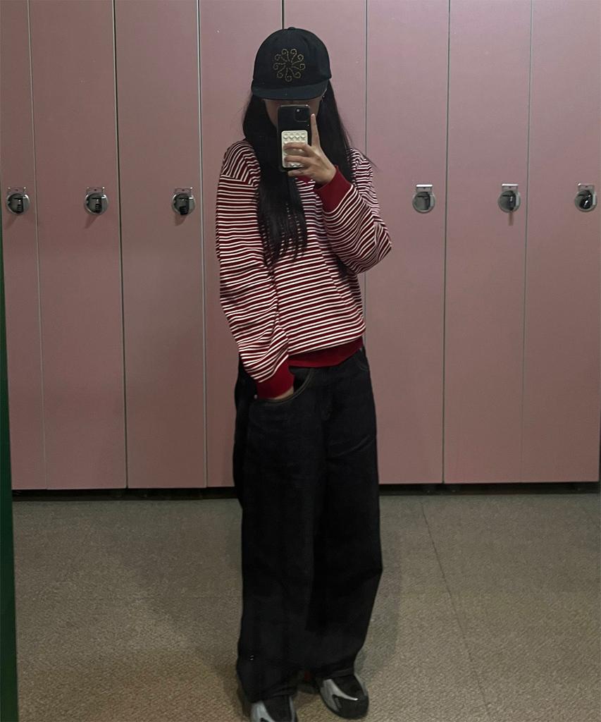 AWESOME STUDIO Classic (Stripe) V-Neck Knit Burgundy