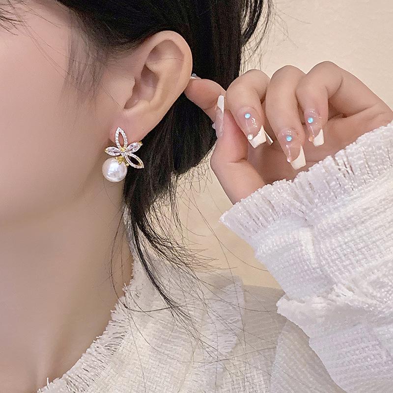 Elegant Zirconia French Flower Pearl Earrings for Women - Unique, High-End Studs with Gentle Niche Design
