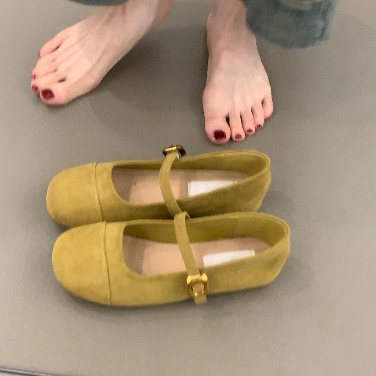 

Ретро простой стиль плоская подошва маленькие одинарные туфли женские круглый носок мелкий вырез матовая замша пряжка Мэри Джейн 39 жёлтый