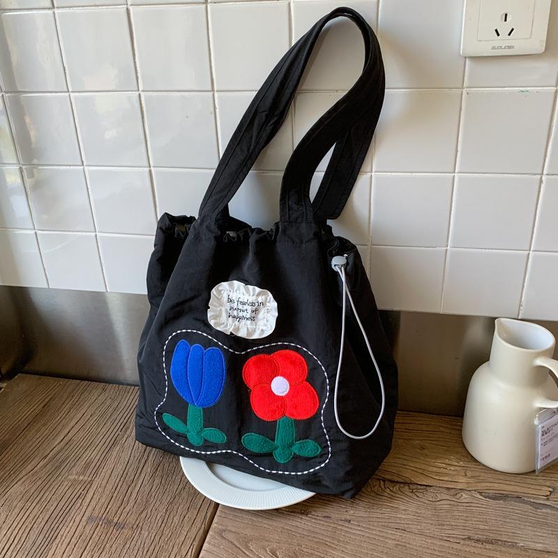 

new shoulder bag handbag knock well with hand-sewn embroidery three-dimensional splicing flower shoulder bag bag