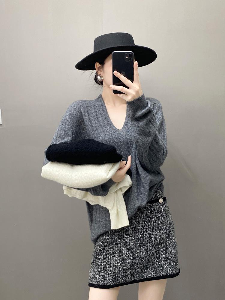 Women's Petite V-Neck Cashmere Sweater - Long Sleeve Knit for Autumn & Winter