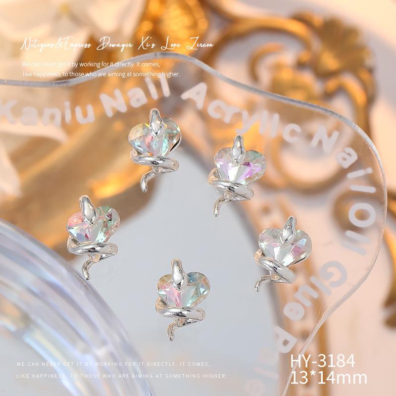 Unghia Serpente Tenuta Diamante Tenuta Diamante Piccolo Serpente Unghia Finta Finitura Gioielli per Unghie Serpente Piccolo Tridimensionale Cuore Curvo Rotondo Gioielli con Diamanti
