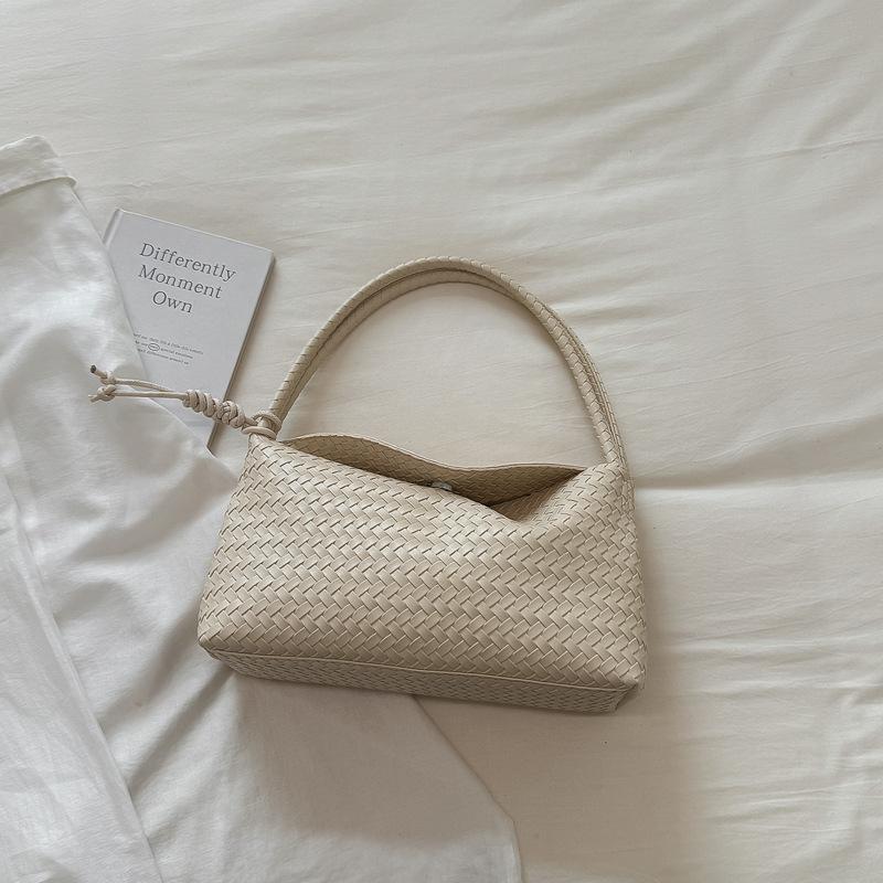 Hand-held Woven Bag - A Retro and Unique Handbag for Casual Commuting, Suitable for Carrying on The Arm.