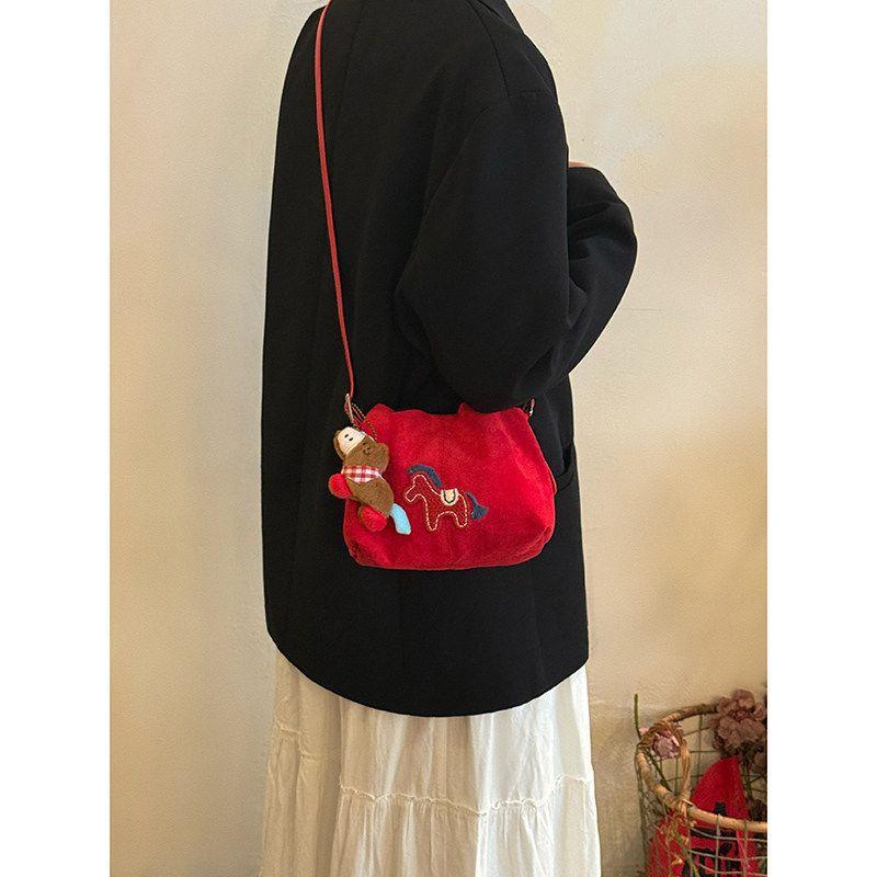 Small Spurs Embroidered Water Bucket Bag - Women's High-Style Commuting Shoulder-Back Sling Bag Handbag