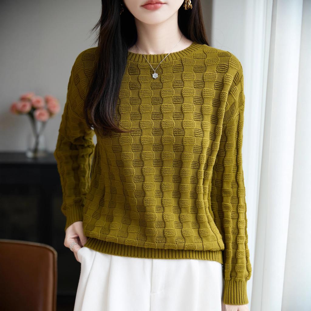 A Thickened Autumn and Winter Knitted Sweater with Jacquard Solid Color Round Neck, Paired with A Warm Base Layer Top