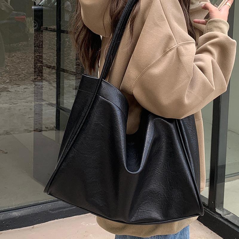 Bag women's new soft leather large-capacity tote bag portable niche design single shoulder armpit bag class commute