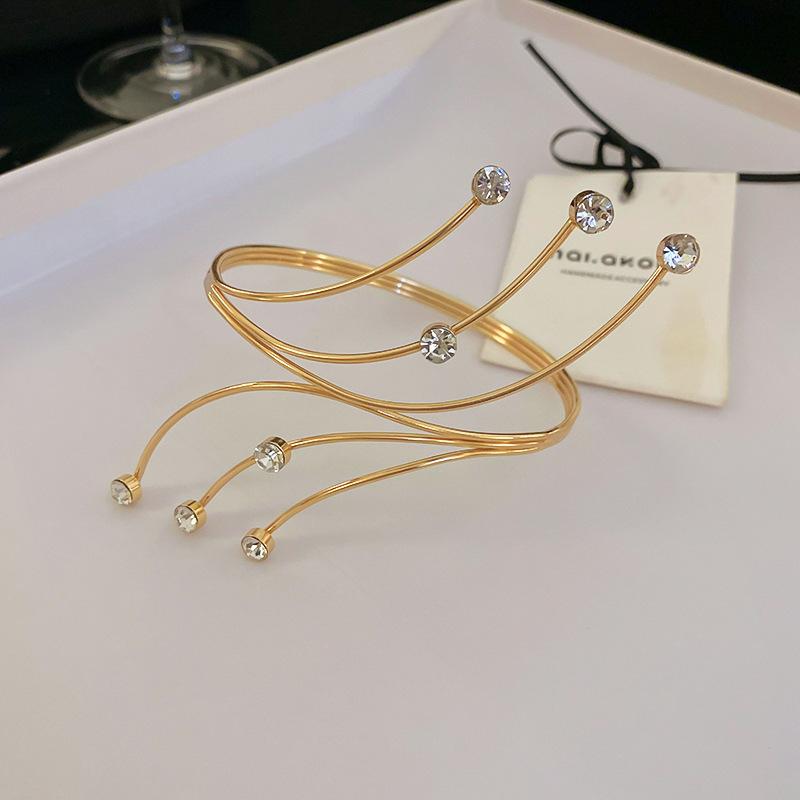 Metal irregular pleated bracelet cold wind temperament bracelet personality advanced sense light luxury jewelry wholesale women