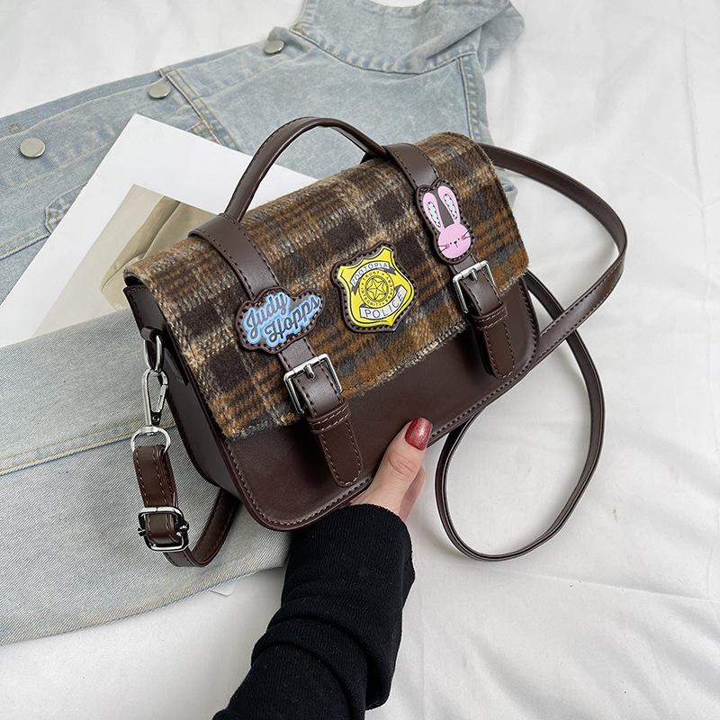 

Zootopia Cambridge Satchel, New Baseball Bag, Stylish and Trendy Crossbody Messenger Bag, Retro British Preppy Style Handbag 0201 KTB темно-коричневого
