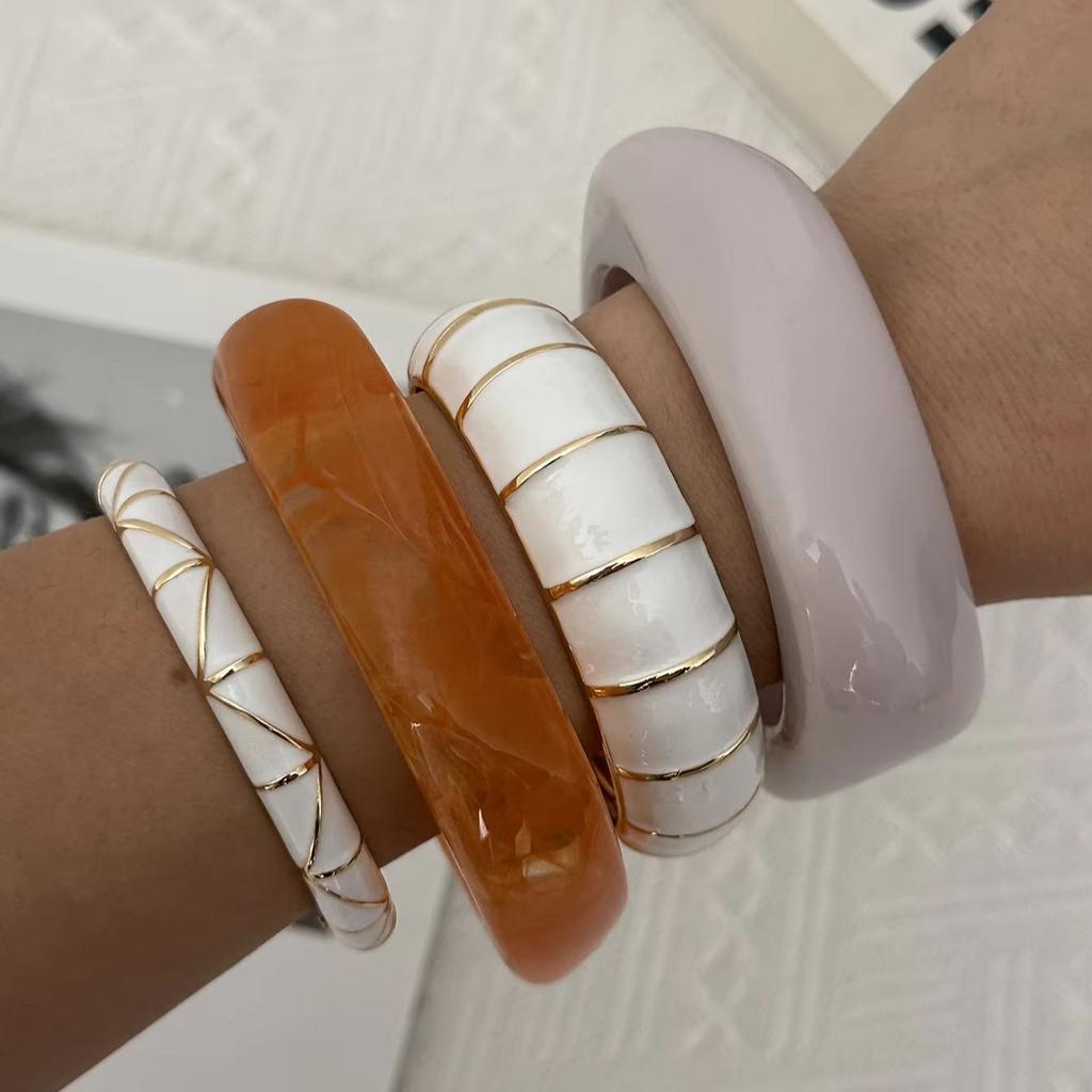 Boho Red Beige Acrylic Resin Chunky Bangles for Women Vintage Punk Enamel Metal Glossy Geometric Cuff Bangle Aesthetic Jewelry