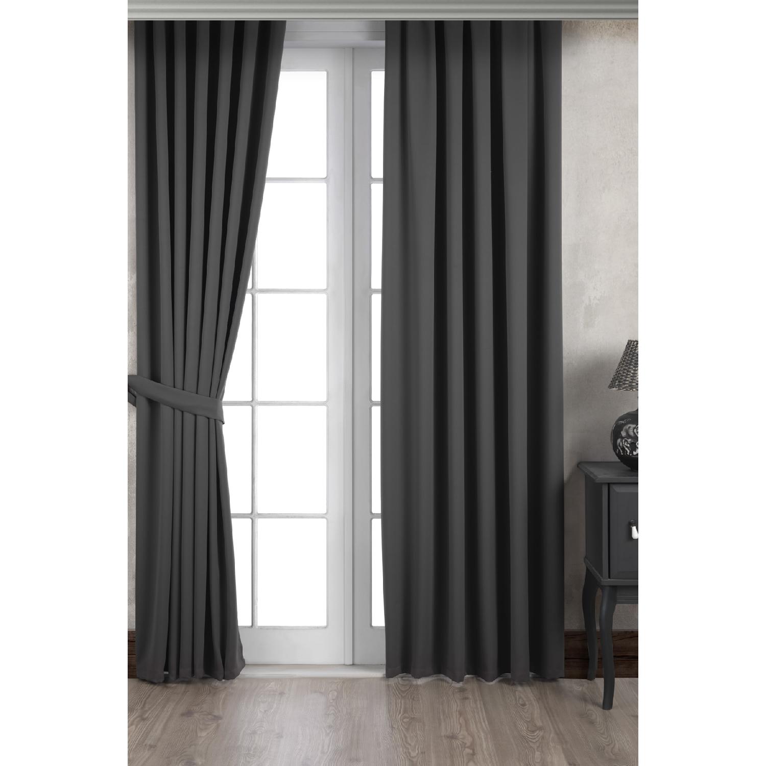 

Затемняющая солнцезащитная штора 150x230 см