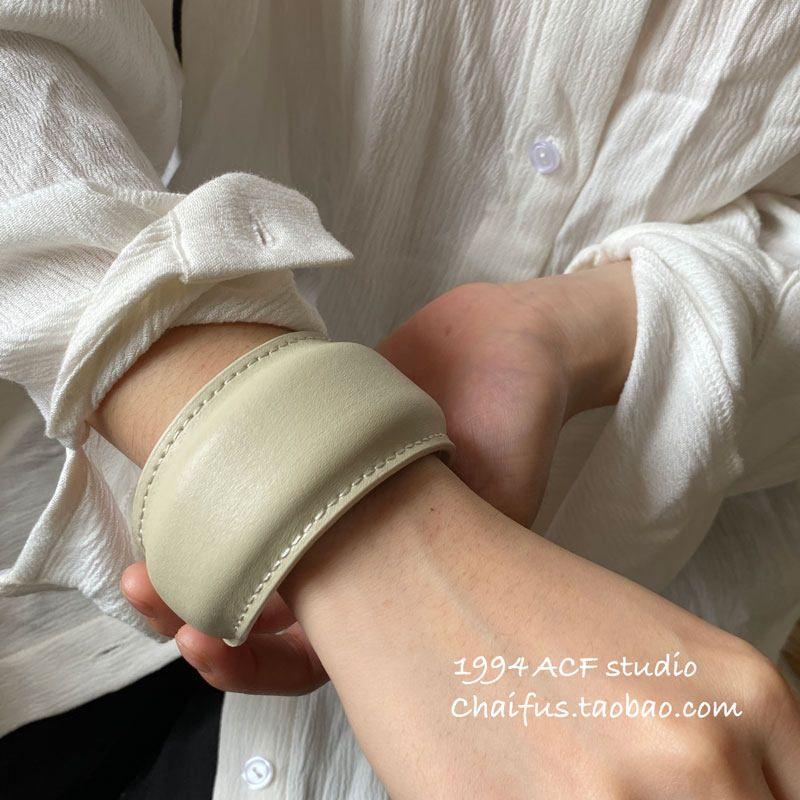 

Chaifu Studio/S146 European and American Punk Style Leather Open Bracelet, Niche Personality, Unisex Versatile Accessory Wide Fit Apricot