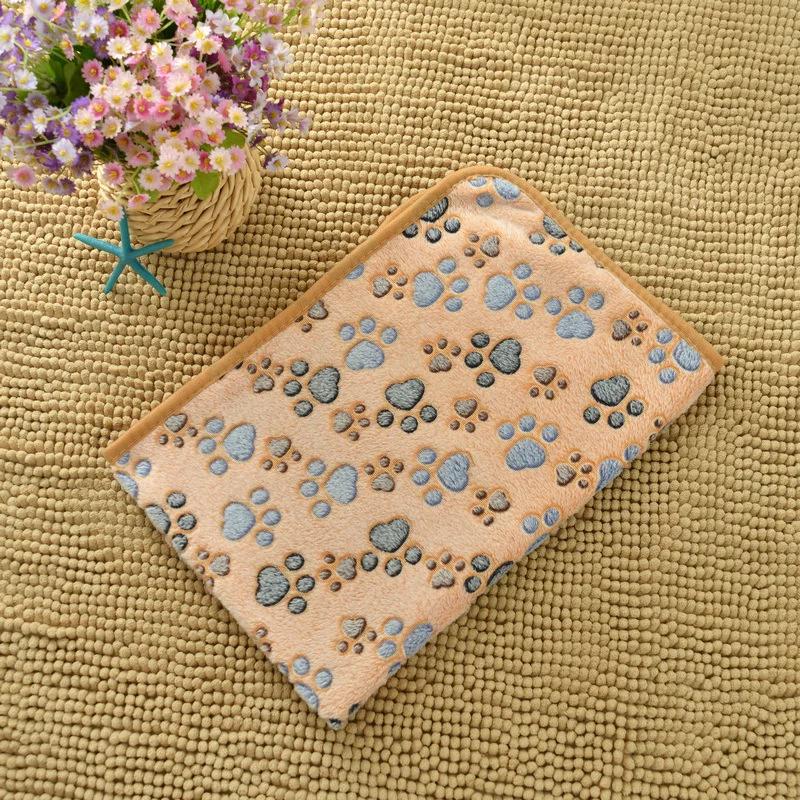 Flannel Pet Blanket Cute Dog Paw Print Blanket Pet Mat for Puppy Kitten Warm and Comfortable Blanket Suitable for Cats and Dogs