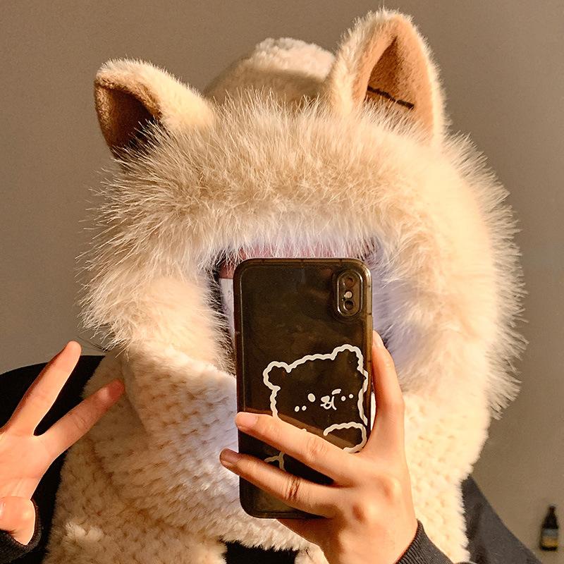 

Милая плюшевая шапка с лисьими ушками, шарф и варежки в комплекте, женская зимняя теплозащита и защита от холода, защита ушей, утолщенные варежки, набор из трех предметов one size fits all