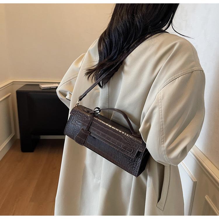 Heiß verkaufte Mode Baguette-Tasche neue Frühling und Sommer Clutch mit hoher Textur Einzelne Schulter Schräg getragene Tasche Damen