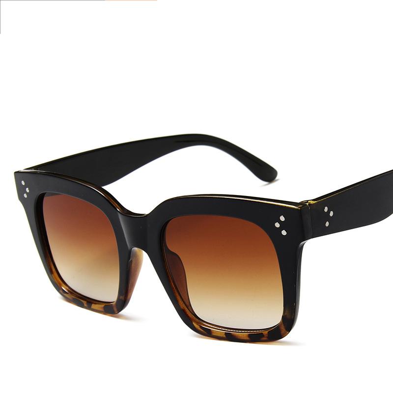 non-polarized Square Oversized Sunglasses Woman Fashion Black Gradient Vintage Rivet Sun Glasses Female Outdoor Shades Driver