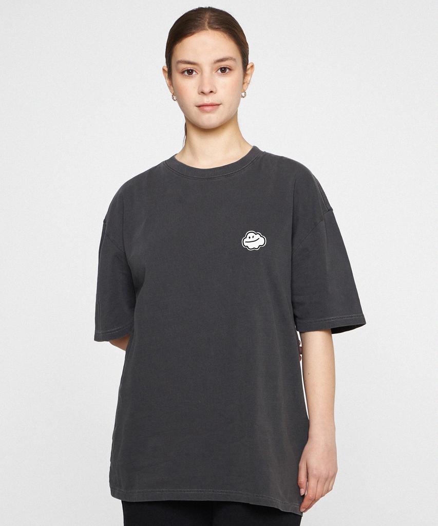 GRAVER [Unisex] Small Cloud Smile Pigment Short Sleeve T-Shirt_Black Charcoal
