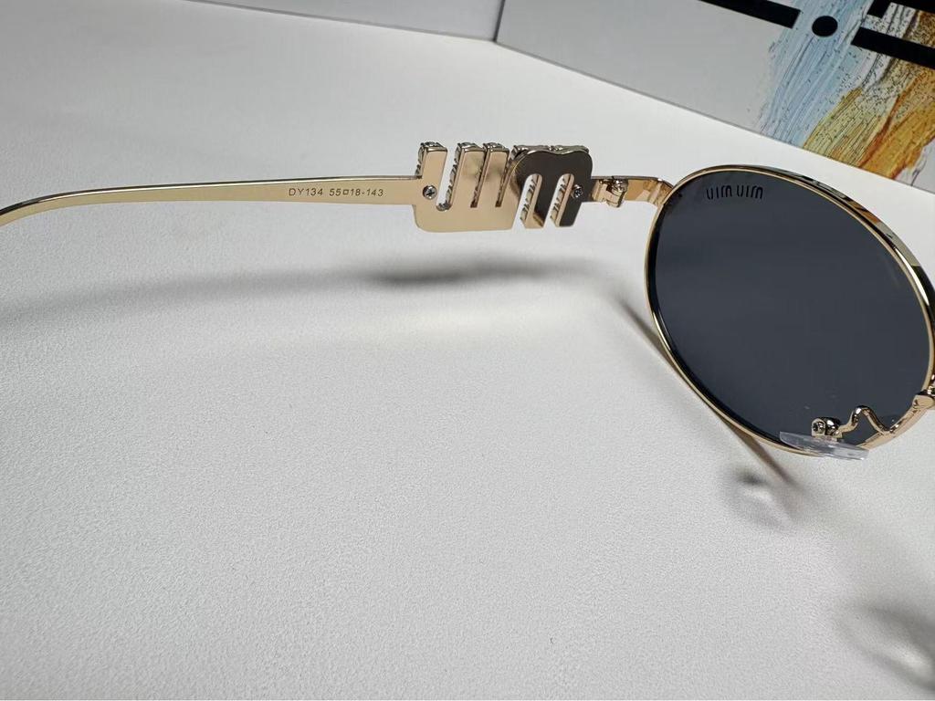 2025 Stylish Oval Frame Sunglasses with Inlaid Diamonds - European & American Fashion Small Frame