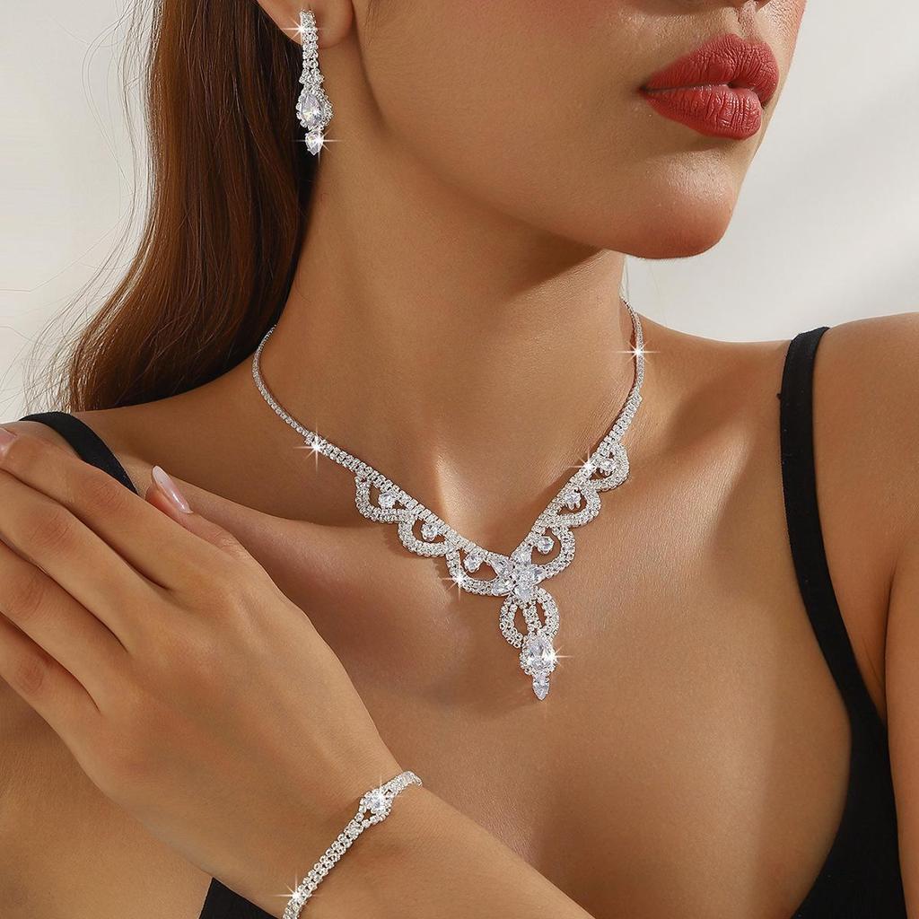 Elegant Crystal Necklace & Earrings Set for Weddings and Banquets