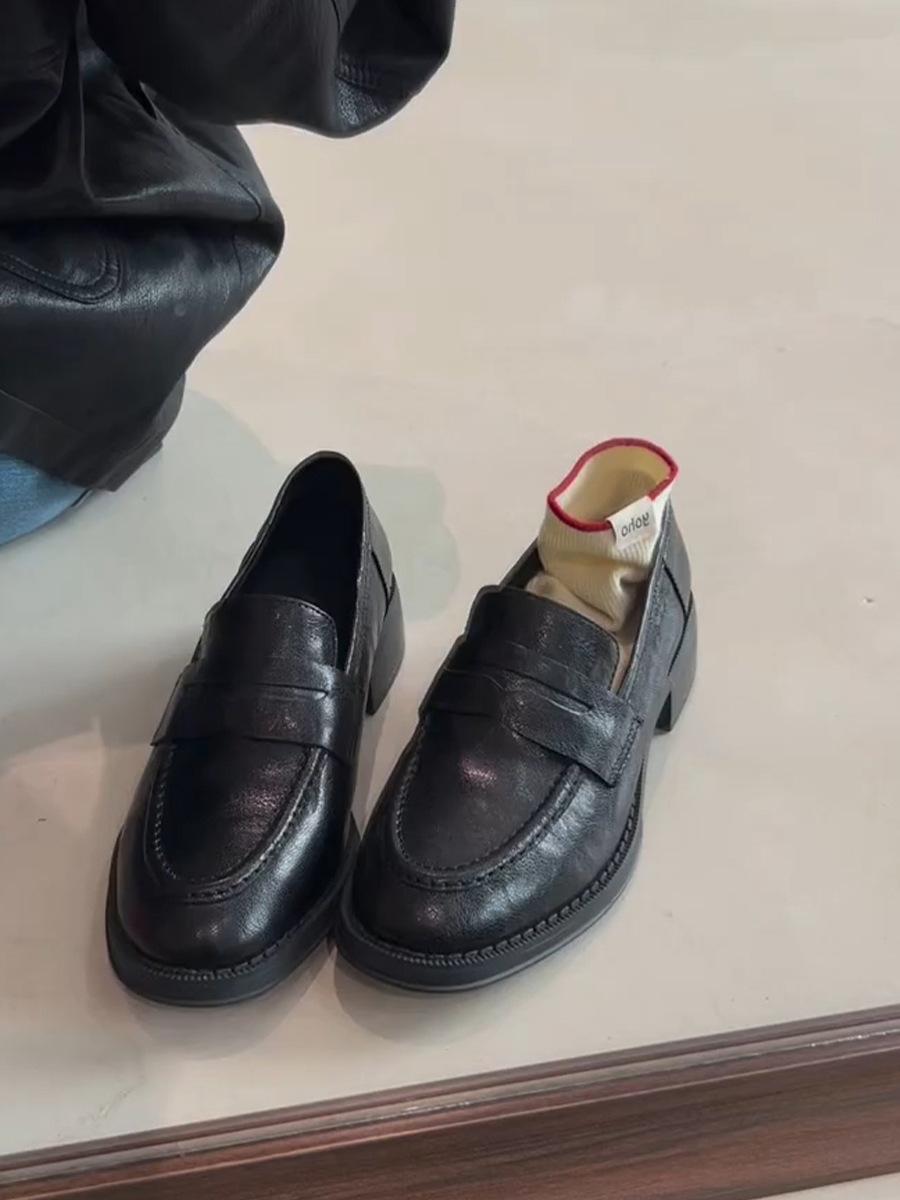 Ретро лоферы на платформе женские из стираной кожи без шнуровки на толстом каблуке однотонные для commuting в британском стиле маленькие кожаные туфли 40 4340₽