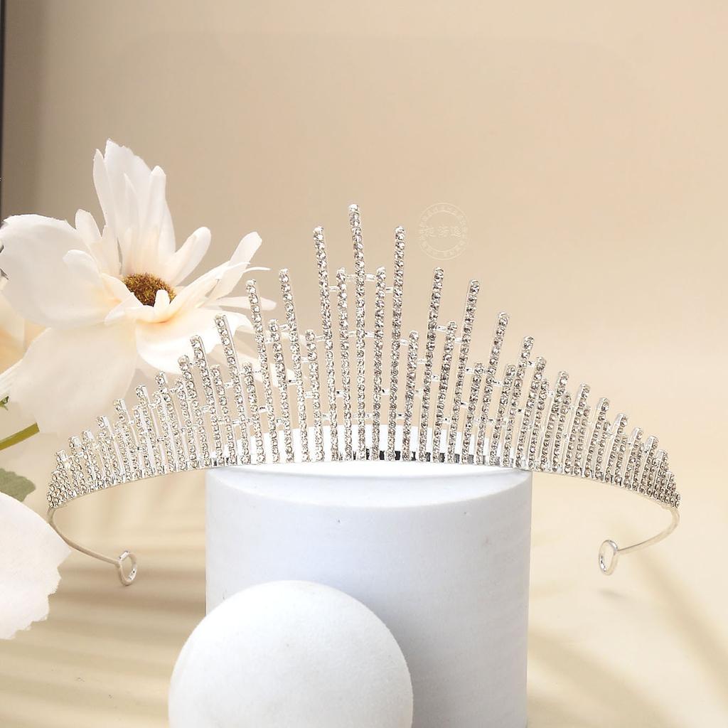 Korean Style Bridal Alloy Rhinestone Simple and Elegant Crown Suitable for Ladies To Wear At Wedding Banquets