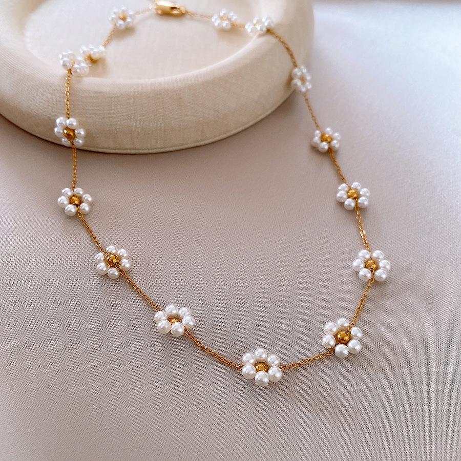 Butterfly Irregular Pearl Necklace Medieval Vintage Temperament Collarbone Chain Versatile High-end Jewelry