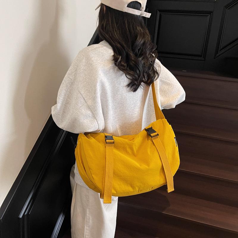 Stylish and Simple Niche Design Large Capacity Tote Bag Student Light Commute Fashion Casual Messenger Women's Bag