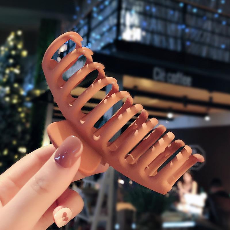 New Solid Color Large Claw Clips for Women Plastic Hair Claws Geometry Hairpin Crab Hair Clips Headwear Fashion Hair Accessories