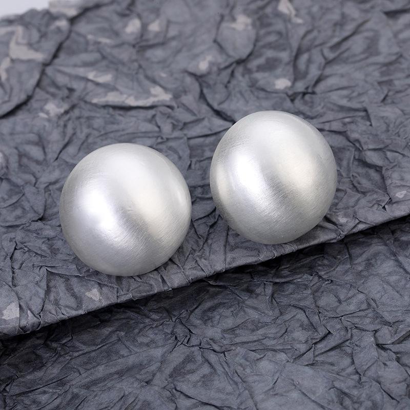 

Серьги-полукольца из полого серебра в стиле Ян Цайюй: Оригинальные, Элегантные, Простые Летние Пусеты серебряный