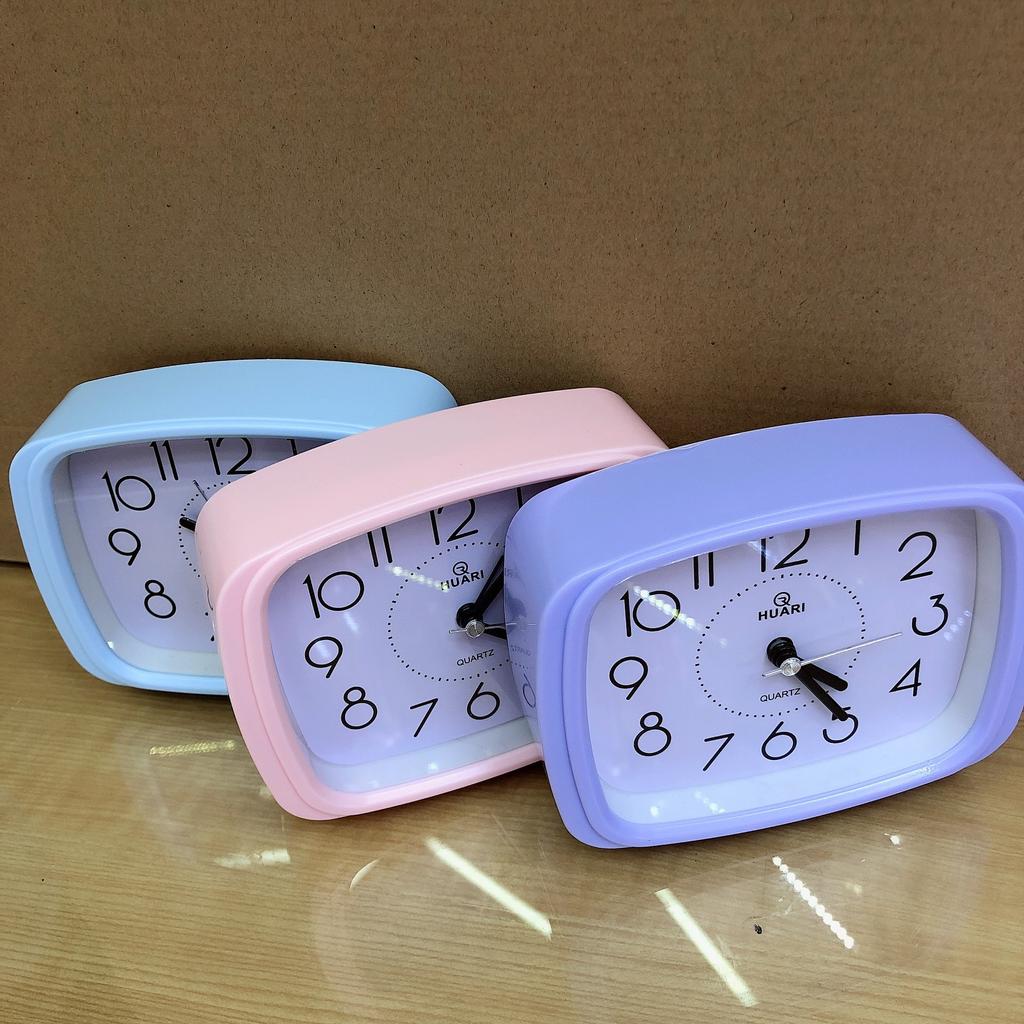 Modern Simple Square Bedside Pendulum Clock Living Room and Bedroom Time Meter Small and Fresh Digital Time Quartz Clock