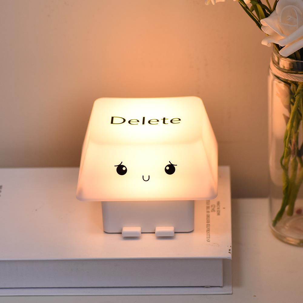 

Cute Delete Keycap Night Light 3-Level Dimmable Bedside Touch Lamp Creates a Cozy Ambiance Ideal Decor For Girls Women Kids Gift Usb Charging белый