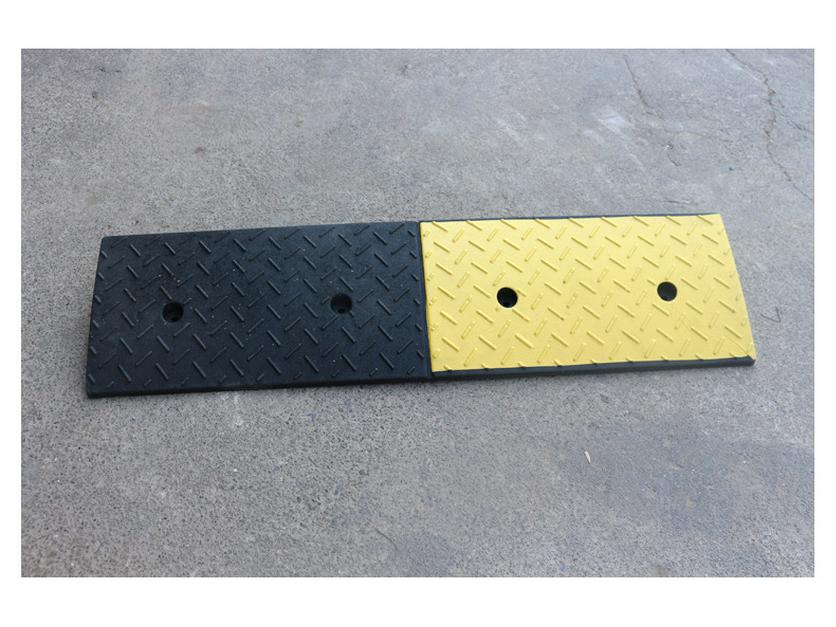 Portable Rubber-Plastic Curb Ramp Mat for Car