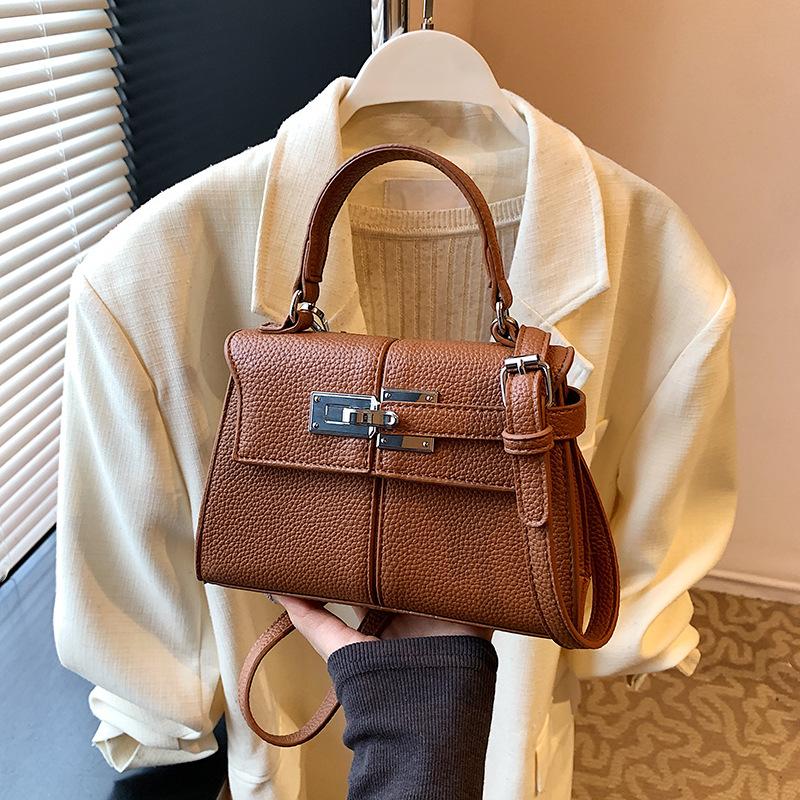Portable small square bag 2025 new simple retro women's bag fashionable versatile niche simple commuter messenger bag